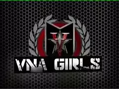 Patrz jak Mugur palcuje i wierci mi cipkę?