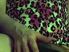 we check out fuschia leopard s5 in this casual setting