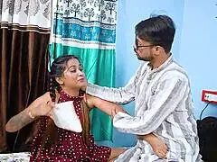 Smelá školačka zažíva intenzívny mliečny sex prvýkrát s Buddha Masterji