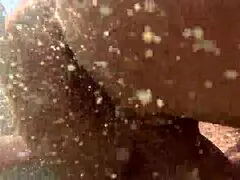 Vedenalainen seksi kuuman milfin kanssa, niin märkää!