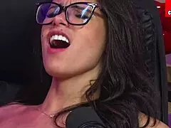 loira peituda cai de boca na buceta da morena safada