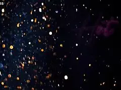 Milf gostosa de curvas naturais dando o c� e sentando na vara grossa