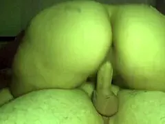 Snygg PAWG bouncar på kuk till creampie