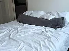 AMATEUR COUPLE FUCKS IN MISSIONARY, PUSSY FULL OF CUM