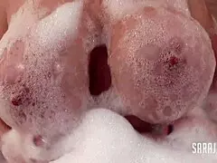 Sara Jay Finger-Fucks Her Cougar Pussy In Bubble Bath!