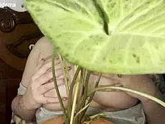 Big natural tits wiggle wildly!