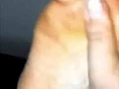 Mãezinha safada apalpa tetas naturais