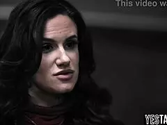 ये बड़ी गांड वाली लैटिना 18+ टीन टीचर के स्टेपसन को अच्छे ग्रेड्स के लिए चोदती है