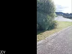 Trashy kiwi milf pisses roadside 😈