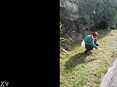 Trashy kiwi milf pisses roadside 😈