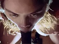 Güzel aldatan karım, arkadaşımın sikini emiyor ve her damla spermayı yutuyor