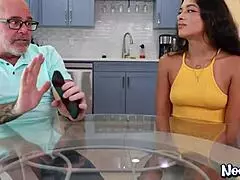 Hej, Luxe La Fox jebe maćehinog muškarca sad.