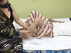 Indian desi bahu ny ki susar k lund ki malish aur susar ki undershave kr k chut marvai clear hindi audio