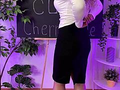 Sisi Feels Sexy In Nylon Pantyhose At The Club