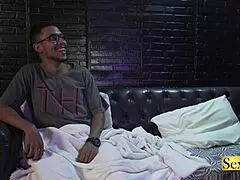 Milf Loira Rabuda Adorou Assistir Porno Com Um Pau Preto Enfiado Na Buceta