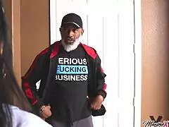 Does Mature BBC Bull Shaun Dam Fuck Slutty Masseuse Maxine X?