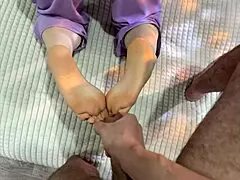 the stepmother got a new pedicure and delighted her stepson with a footjob