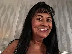 Wiggle my saggy tits and masturbate