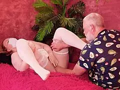 Amazing Arya Grander Fists and Fingers!