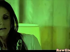 Milf vlačuga igrača pičo in dobi globoko jebo!