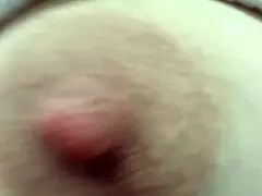 Milf Italiana Scarica La Tetta Dura E Piena Di Latte Caldo