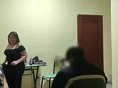 Empleada venezolana coqueteando