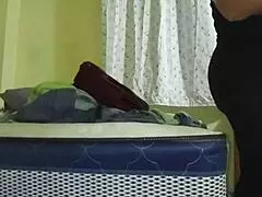 Empleada venezolana coqueteando