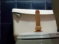 Montando Mi Dildo Antes De Darme Una Ducha