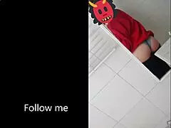 Wow, this 19-year-old Mexican girl masturbates and squirts!