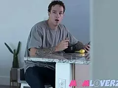 Тази милф обича да изневява със стъпсъна си