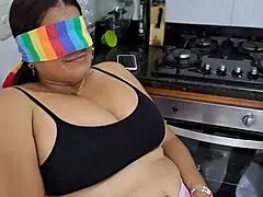 big titted stepmom gives a delicious blowjob 😋