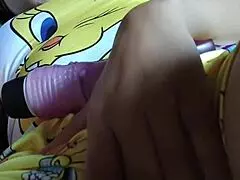 Indijska punca uživa v jebanju z najboljšim prijateljem