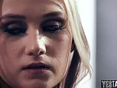 Zrele profesorke duplo jebu studentsku curu 18+ u učionici