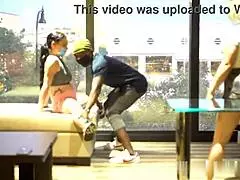 Chupando polla a través de la máscara blowdemic