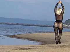 black style- flashing on the beach in public fetish