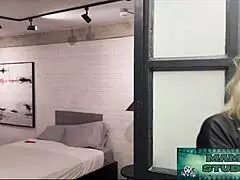 Mama Studio Em Meu Enteado Estava Me Espiando No Closet Quando Eu Peguei Ele No Flagra E Transei Com Esse Novinho Tarado Gratis