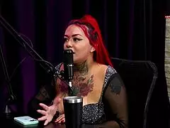 Safada sensualizes showing tits after preferring small thick cock