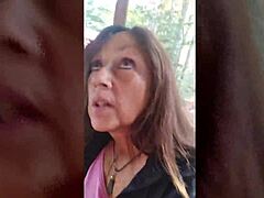 Nejlepší POV lesní šukání a polykání sperma od zralý krásky Candi Annie