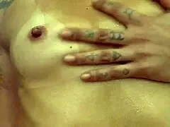 MASSAGEM COM CREAMPIE VAGINAL