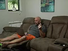 גוסטפייס עם ישבן ענק רוכבת על הזין חזק!