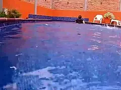 Huge-ass woman in pool gets fucked 😈