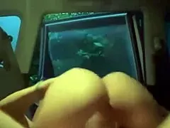 Minha namorada adora dar para outro no carro