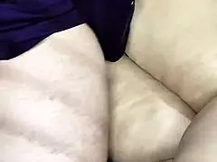 Štíhla svokrá príde do izby po drinkoch