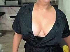 Latina MILF blows delivery guy, tit-fucks for creampie 😏