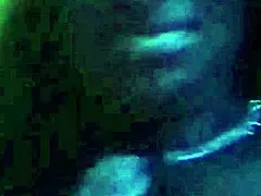 Aku liat Carmen Hayes pamer tetek di strip club