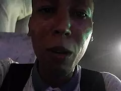 أقفل نفسي مع دي المرة السمراء وأعطيها فلوس