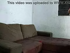 Fodendo minha madrasta no sofá ela teve um squirt