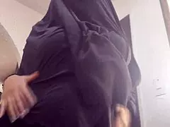 Arab milf masturbates squirting pussy to rough orgasm on webcam while wearing niqab porn hijab xxx