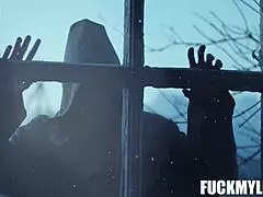 أم زوجة مسكونة تغري ابن زوجها!