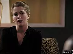 Pi pega esposa infiel e mergulha lambendo a buceta dela